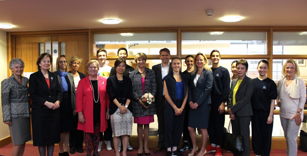 The lady mayoress along with ambassadors' wives and students