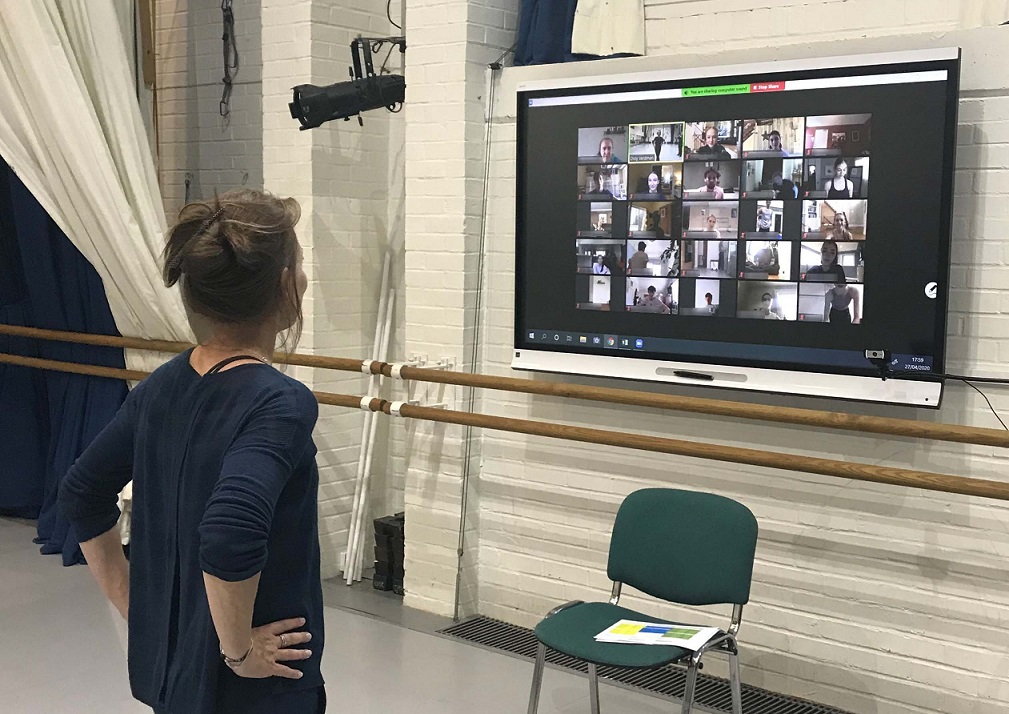 Didy veldman working with young dancers via video conferencing software.