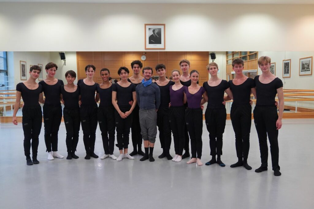 Stéphane dalle delivers floor barre workshops to our students