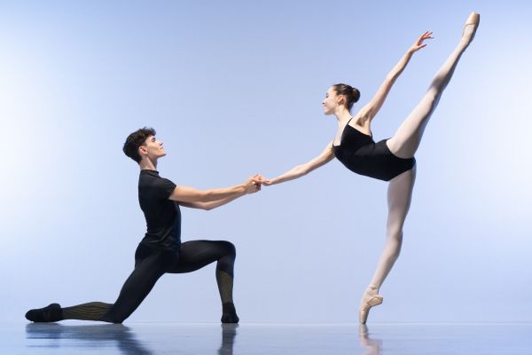 A pair of dancers in sustainable dancewear