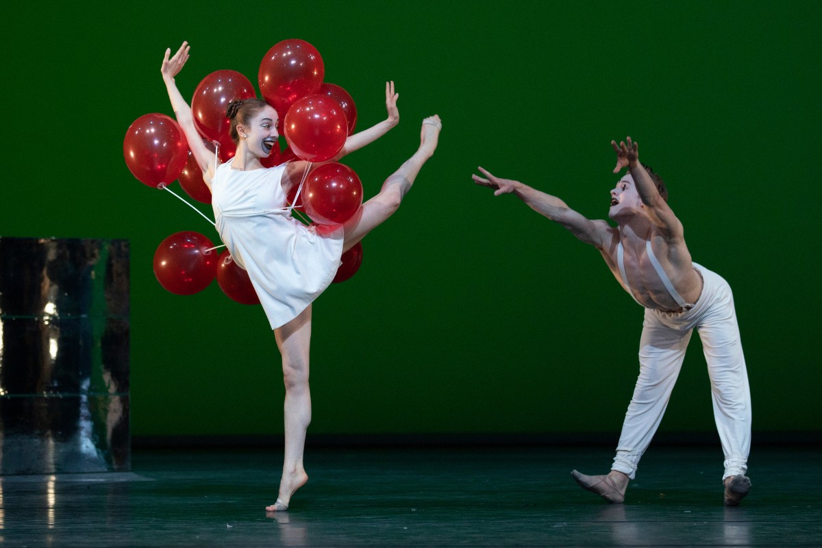 Behind the choreography: didy veldman’s toot Two dancers dressed as clowns with red balloons