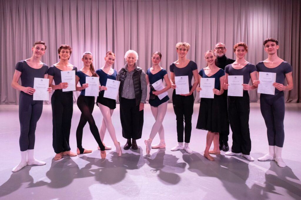 The winners of the lynn seymour award stood with dame monica mason and kevin o'hare, smiling.