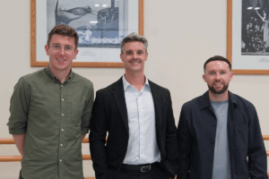 Mindflick’s dr tim pitt (left) and dr sam porter (right) with royal ballet school artistic director iain mackay (middle) © 2025 the royal ballet school.