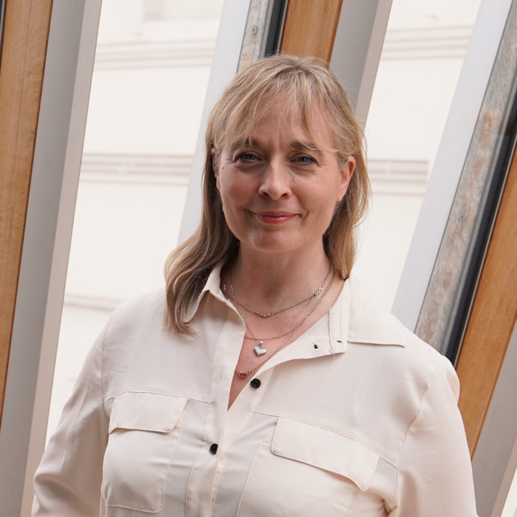 Sarah wildor - london Meet our associate teachers