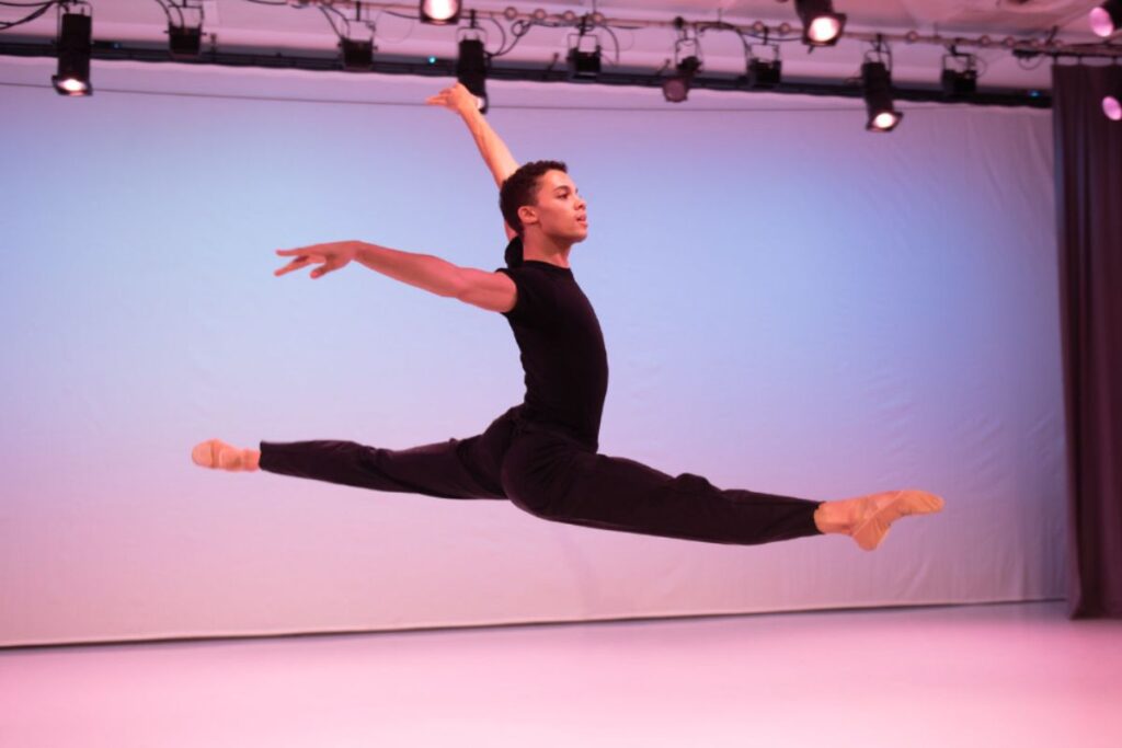 Kele roberson performing 'start again' at the school in 2017